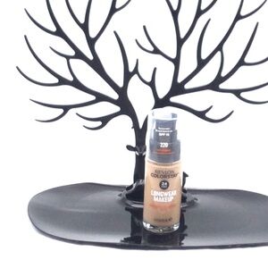 Revlon ColorStay Longwear Makeup. New #220 natural beige
